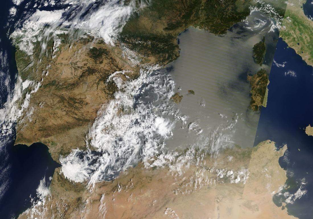 Imatge de satèl·lit del dia: dorsal càlida africana en alçada impulsant massa d'aire subtropical.